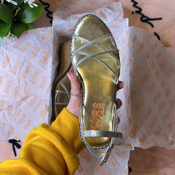 Micheal Kors Kid Heels - Picture 5 of 8